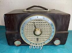 Vintage Zenith Tube Radio Y-365361 Model K526 (works/read)
