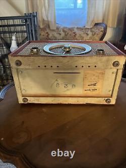 Vintage Zenith Tube Table Radio Model C835E