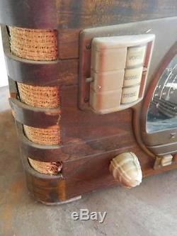 Vintage Zenith Tube Table Top Radio Automatic Tuning wood with Bakelite knobs
