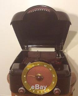 Vintage Zenith cobra matic model H664 Phonograph/Radio