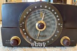Vintage Zenith model G725 AM/FM radio refurbished