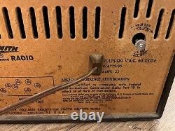 Vintage Zenith table top am/fm tube clock radio 1970
