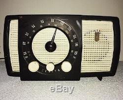Vintage antique Zenith AM-FM tube radio Model Y-723, Year 1956, Works Great