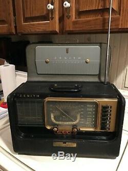 Vintage radio Zenith Trans-Oceanic model H500, chassis 5H40 portable