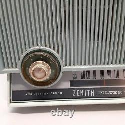 Vintage zenith tube radio AM table top radio Bakelite seafoam green K615B