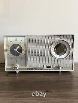 Vintage zenith tube radio l727, Good Working Am/fm Clock Snooze Alarm