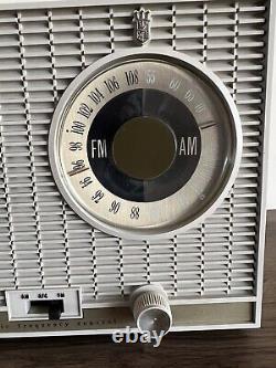 Vintage zenith tube radio l727, Good Working Am/fm Clock Snooze Alarm
