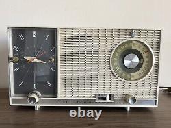 Vintage zenith tube radio l727, Good Working Condition, Clock Radio, Am Fm Alarm