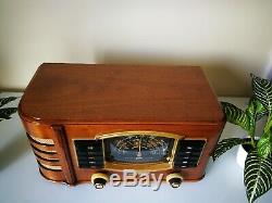 Wonderful collectible radio Zenith 7S633R with Automatic radio station tuning