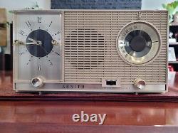 Working Vintage Zenith Clock Radio