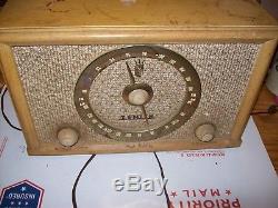 Working Vintage Zenith Model B835E AM/FM Radio