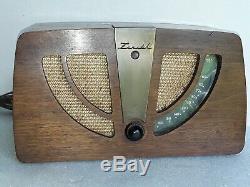 Working Zenith model 6D030 6 tube Eames Art Deco table top Radio vintage 1946