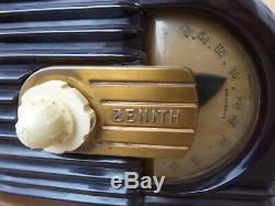 ZENITH Model 6D311 tube radio 1939 made in USA art deco machine age design Nice