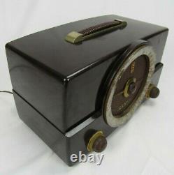 ZENITH TUBE RADIO CORP. MODEL # K725 TABLETOP bakelite 1950's TESTED