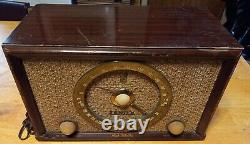 ZENITH Wood Cabinet (1956) Tube Table AM/FM Radio