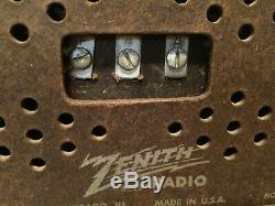 Zenith 1940s AM/FM table radio (Model 8H034)