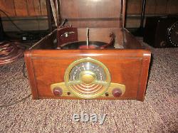 Zenith 1947 tube radio 6r886 Tabletop radio Cobra matic phonograph Works read