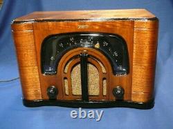 Zenith 6D629 Consol-Tone Wood Radio with Boomerang dial and Unique Presentation