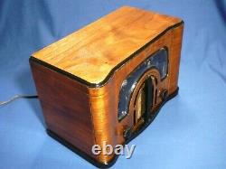 Zenith 6D629 Consol-Tone Wood Radio with Boomerang dial and Unique Presentation