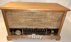 Zenith AM/FM Tube Radio Model K731 Beautiful Wood Cabinet/ Works Great! 1950sA+
