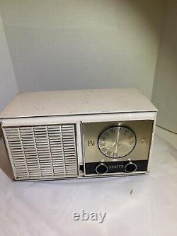 Zenith Antique Radio, 1960/64 Beige, Model M722, FM/AFC Working