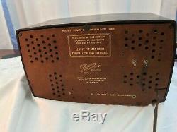 Zenith Art Deco Bakelite Plastic Case AM FM Tube Radio Model T723 Works 1950's