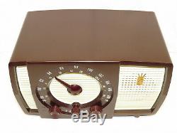 Zenith Art Deco Bakelite Plastic Case AM FM Tube Radio Model Y723 Works Great