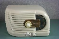 Zenith Art Deco Bakelite Tube Radio