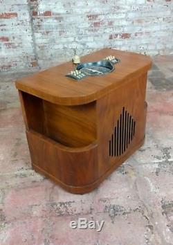Zenith Beautiful Vintage Chairside tube Radio