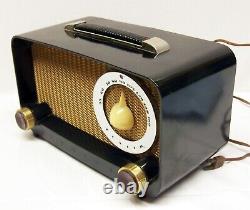 Zenith Brown Bakelite G511 AM Radio Great looks and solid strap