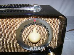 Zenith Brown Bakelite G511 AM Radio Great looks and solid strap