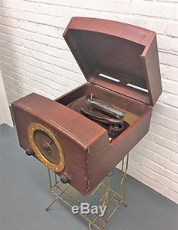 Zenith Cobra Matic Model J665 Phonograph with AM Radio in Fine Working Condition