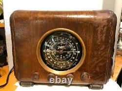 Zenith Cube Table Radio R553141, rough. For parts or restoration