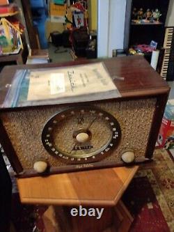 Zenith High Fidelity 1956 Tube Radio Model B835 Read Description