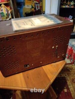 Zenith High Fidelity 1956 Tube Radio Model B835 Read Description