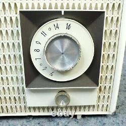Zenith K510WA Tube Radio AM Vintage 1950's MCM White Plastic Table Radio Works