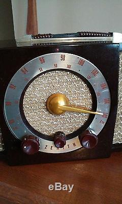 Zenith Mod H724 Bakelite Cabinet AM/FM Tube Radio 1951 Works & Sounds Great