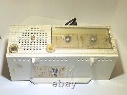 Zenith Model A519W Alarm Clock Radio Plastic Vintage Tube Radio
