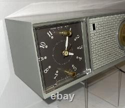 Zenith Model J154F AM Vacuum Tube Clock Radio Mid Century Vintage Grey Mod