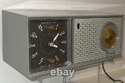 Zenith Model J154F AM Vacuum Tube Clock Radio Mid Century Vintage Grey Mod
