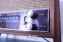 Zenith Model K731 Chassis 7MO7 AM / FM Tube Radio 35 Watts Vintage