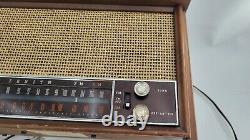 Zenith Model T2542 Vintage Wood Radio