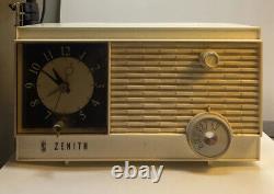 Zenith Model Y164W AM Tube Clock Radio Mid Century Vintage
