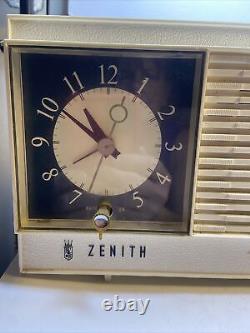 Zenith Model Y164W AM Tube Clock Radio Mid Century Vintage