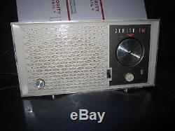 Zenith Tube Radio Model 2-1069 FM Radio
