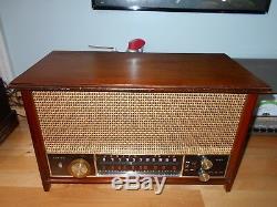 Zenith Vacuum Tube Table AM FM Radio Wood Cabinet Restored Natural Wicker K731