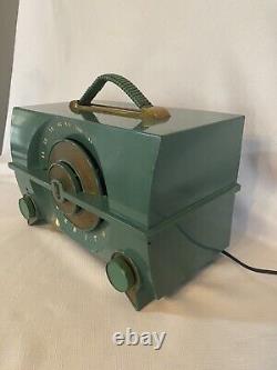 Zenith Vintage 1950's Radio, Model J615F, Apple Green & Gold Tube Radio Works