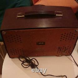 Zenith Vintage Radio 1950s Made in the USA Working product