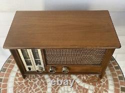 Zenith X334 Mid Century Modern Am/Fm Stereo Radio