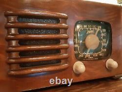 Zenith tube radio 6D525
